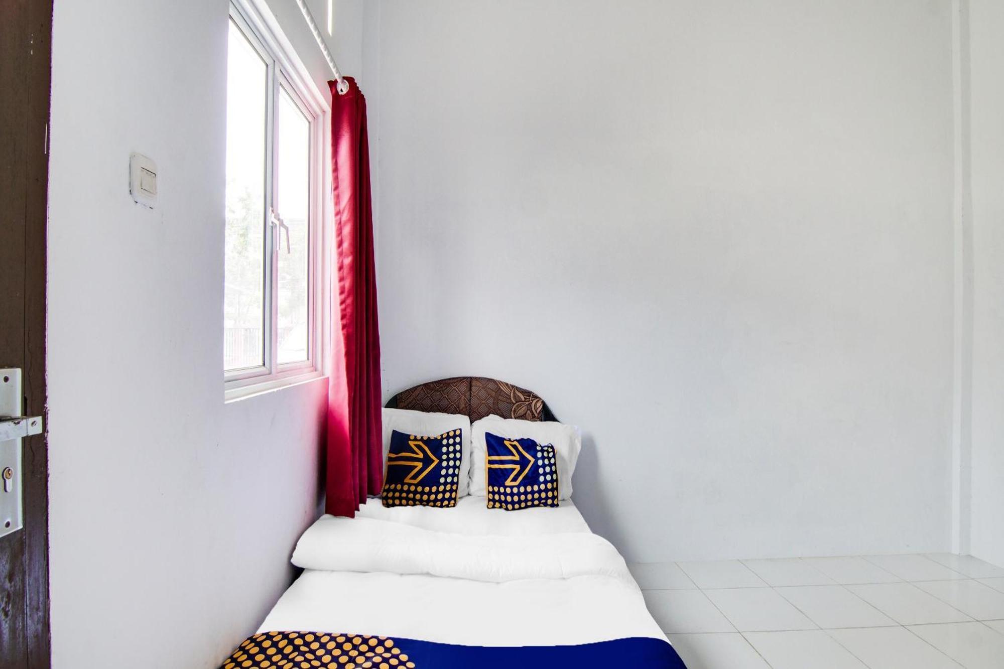 Spot On 91858 Raja Homestay Syariah Pekanbaru Exterior photo