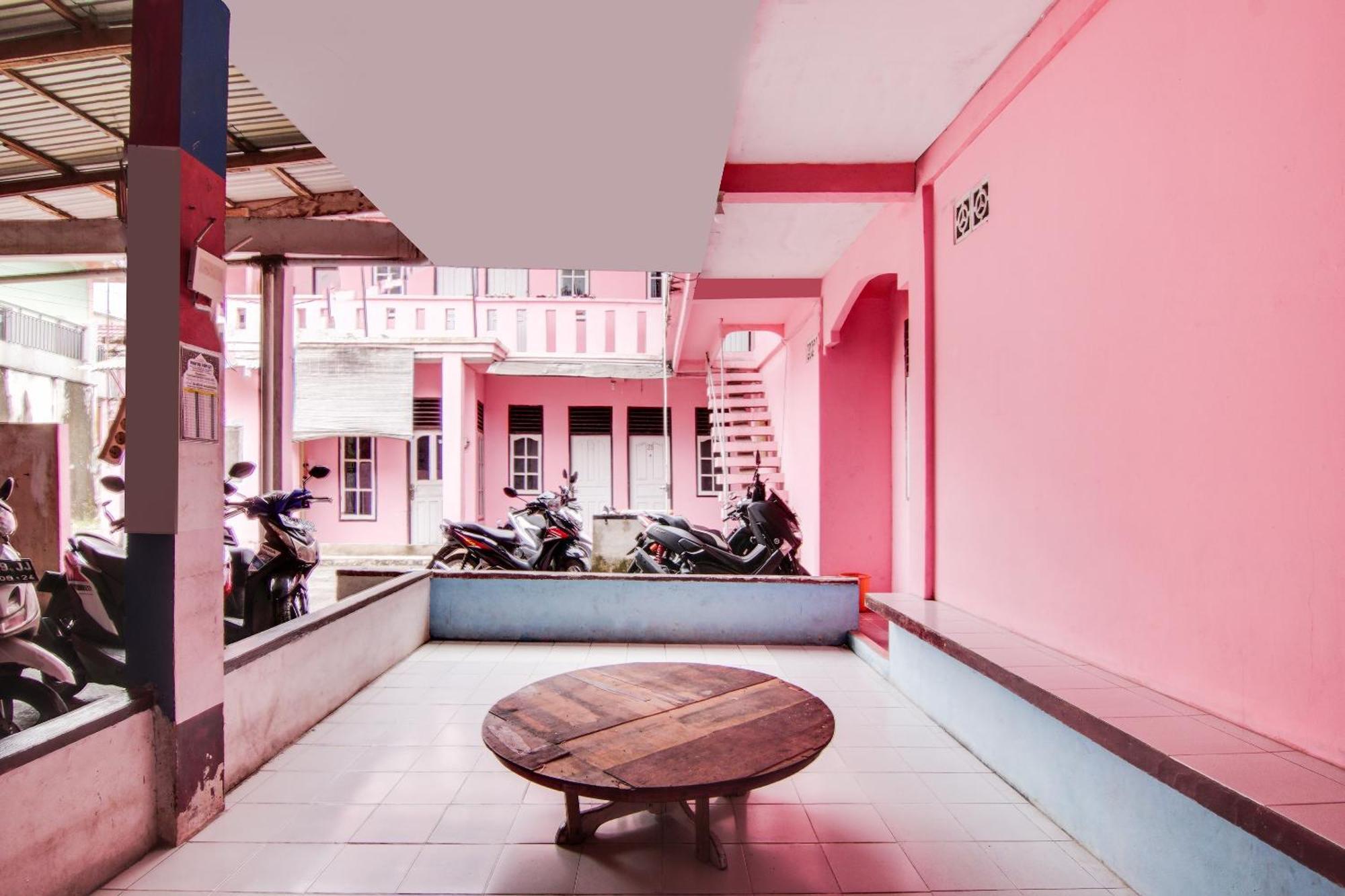 Spot On 91858 Raja Homestay Syariah Pekanbaru Exterior photo